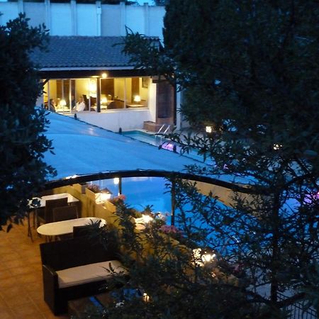 Logis Hotel - Restaurant Residence Les Cedres Villeneuve-lès-Avignon Eksteriør billede