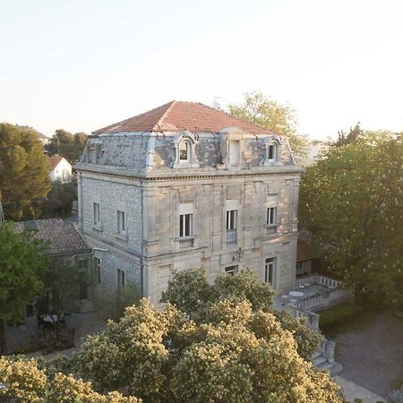 Logis Hotel - Restaurant Residence Les Cedres Villeneuve-lès-Avignon Eksteriør billede