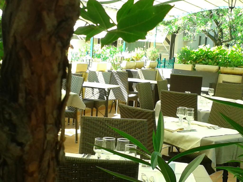 Logis Hotel - Restaurant Residence Les Cedres Villeneuve-lès-Avignon Eksteriør billede