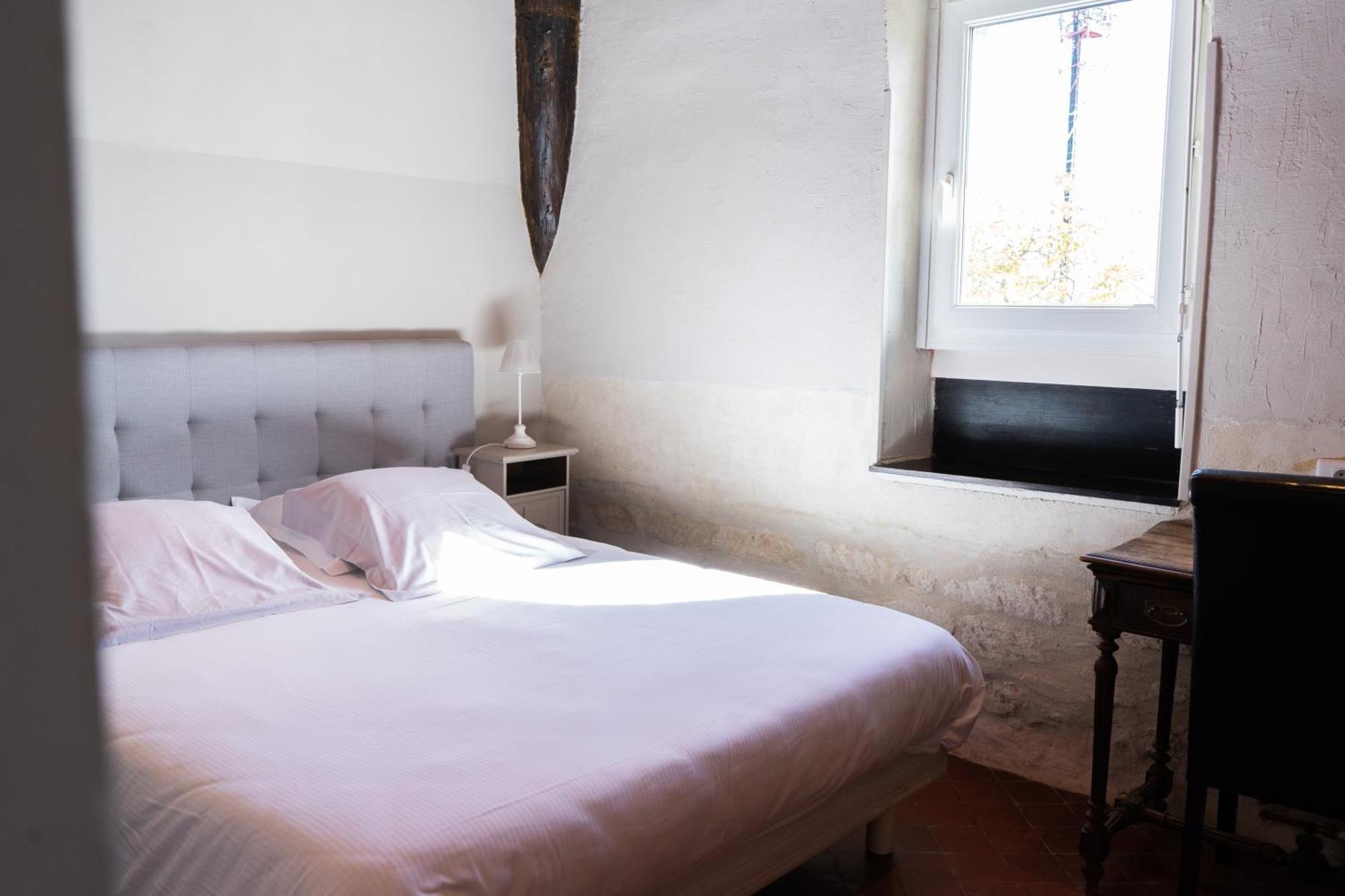 Logis Hotel - Restaurant Residence Les Cedres Villeneuve-lès-Avignon Eksteriør billede