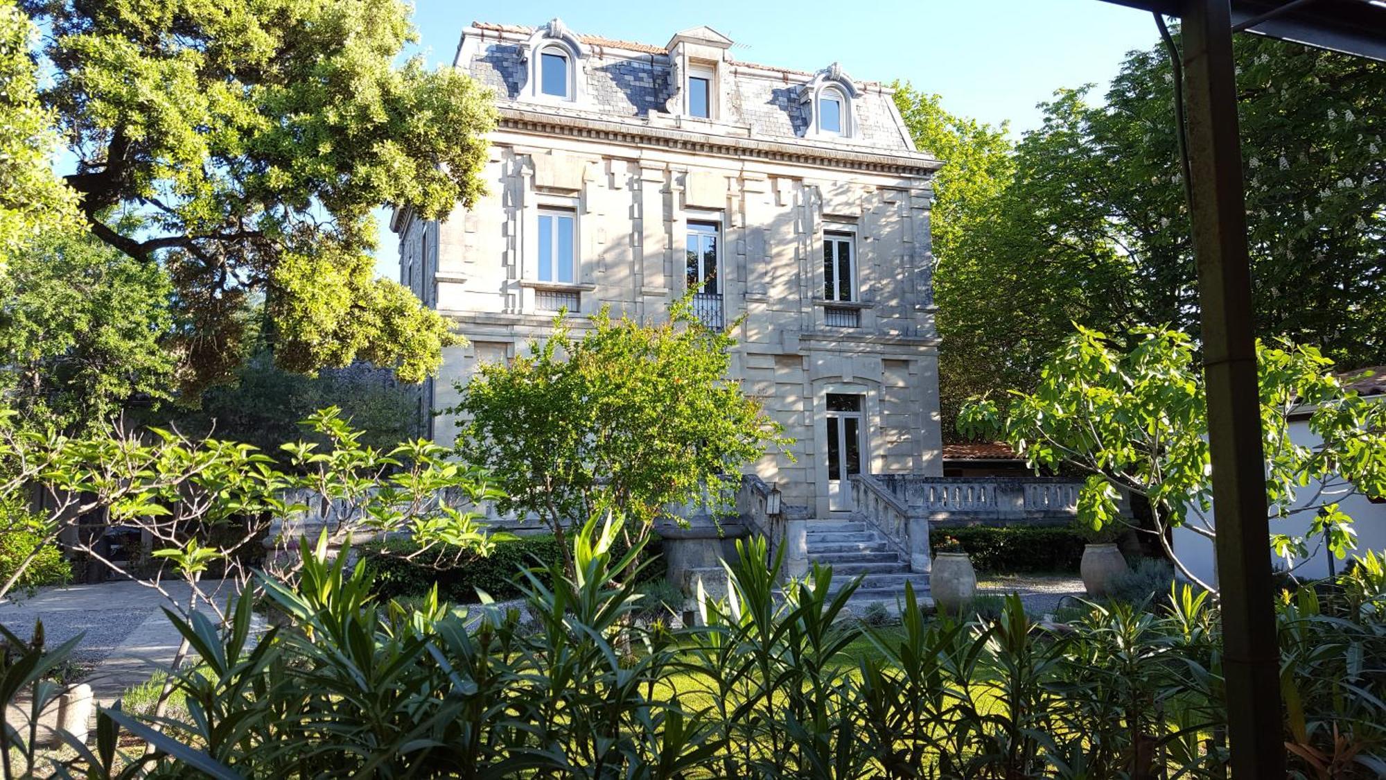 Logis Hotel - Restaurant Residence Les Cedres Villeneuve-lès-Avignon Eksteriør billede