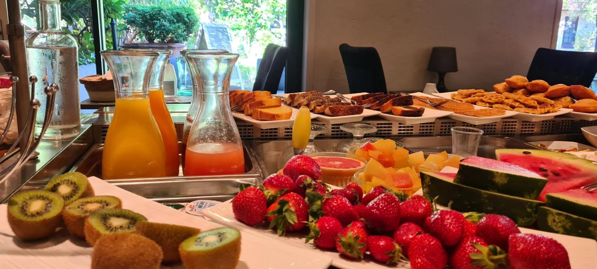 Logis Hotel - Restaurant Residence Les Cedres Villeneuve-lès-Avignon Eksteriør billede