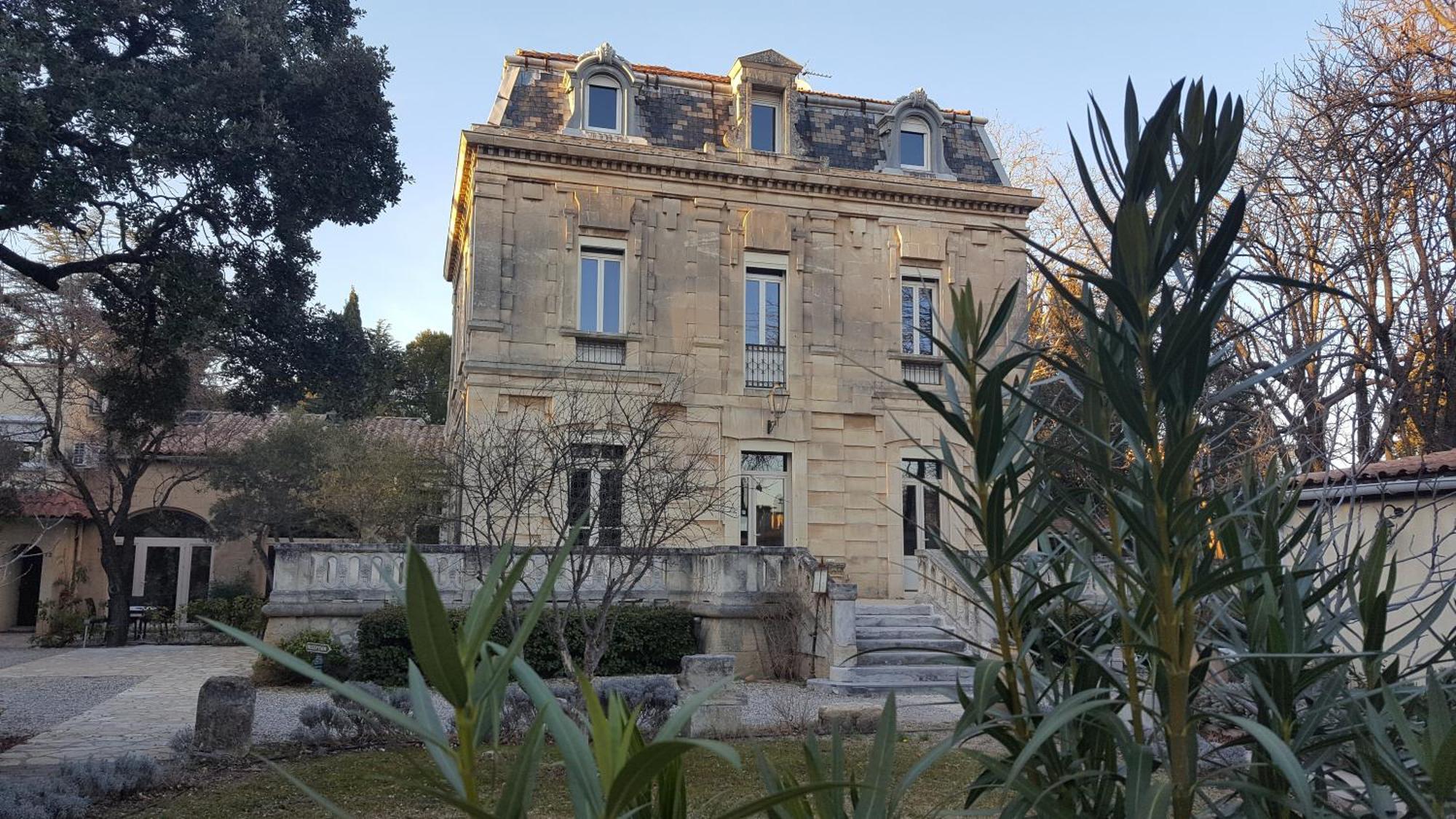 Logis Hotel - Restaurant Residence Les Cedres Villeneuve-lès-Avignon Eksteriør billede