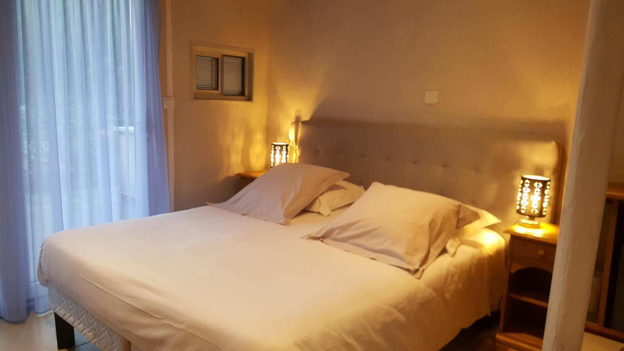 Logis Hotel - Restaurant Residence Les Cedres Villeneuve-lès-Avignon Eksteriør billede
