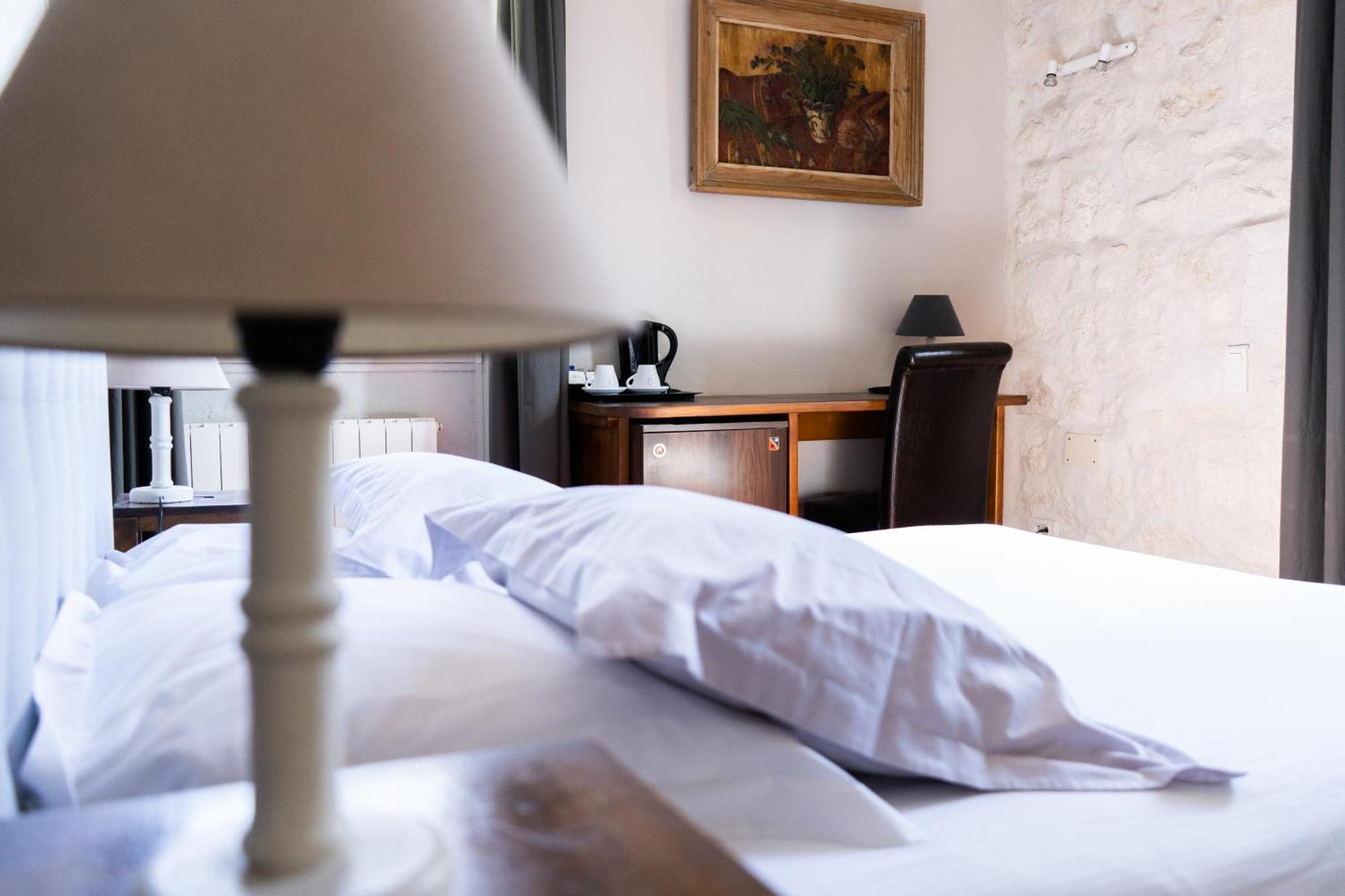 Logis Hotel - Restaurant Residence Les Cedres Villeneuve-lès-Avignon Eksteriør billede