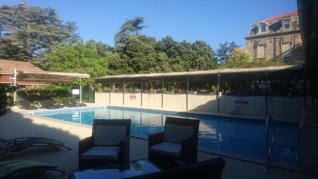 Logis Hotel - Restaurant Residence Les Cedres Villeneuve-lès-Avignon Eksteriør billede