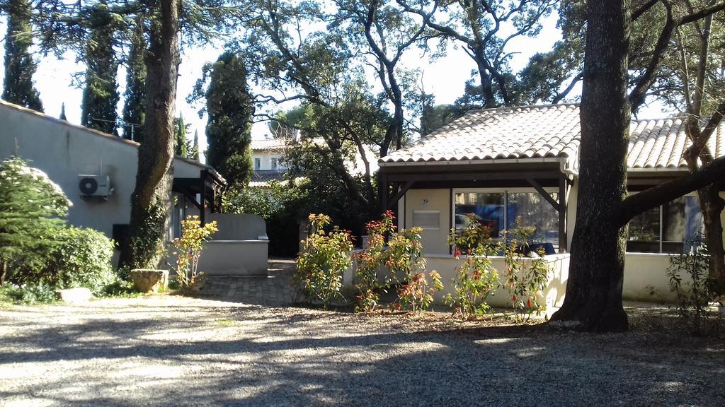 Logis Hotel - Restaurant Residence Les Cedres Villeneuve-lès-Avignon Eksteriør billede