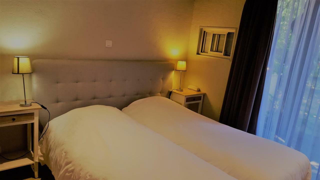 Logis Hotel - Restaurant Residence Les Cedres Villeneuve-lès-Avignon Eksteriør billede