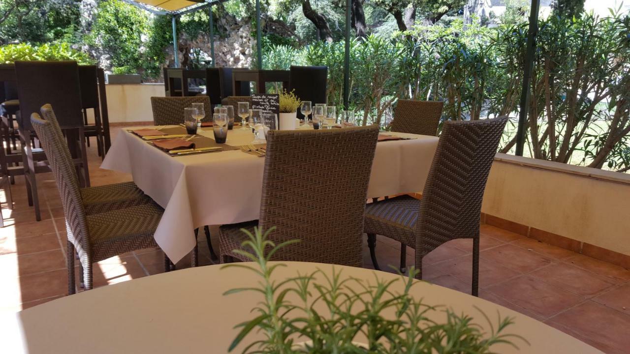 Logis Hotel - Restaurant Residence Les Cedres Villeneuve-lès-Avignon Eksteriør billede